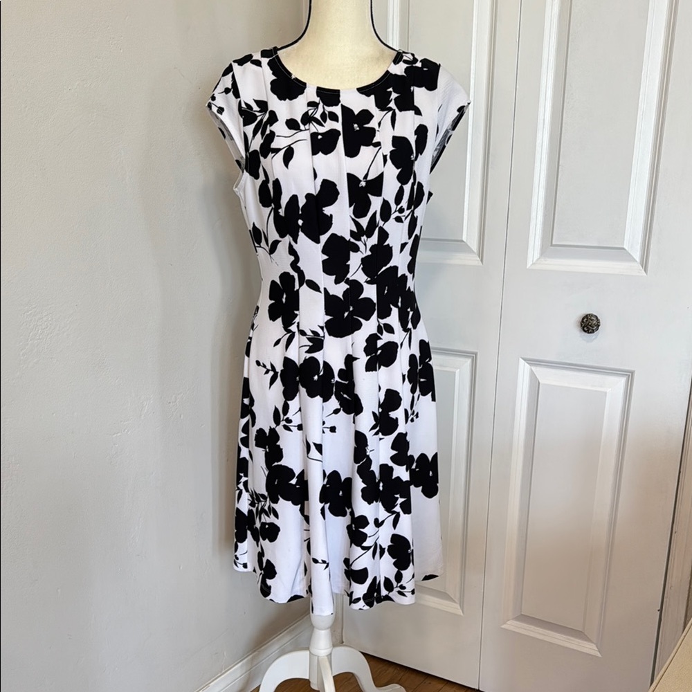 ELLE Black and White A-Line Mini Dress Sleeveless  & Crew Neck, Size Large